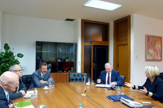 Predsjedavajuća Predstavničkog doma Borjana Krišto i zamjenik predsjedavajućeg Doma naroda Bariša Čolak razgovali sa šefovima političkih odjela Ambasade SAD-a i Delegacije EU u BiH